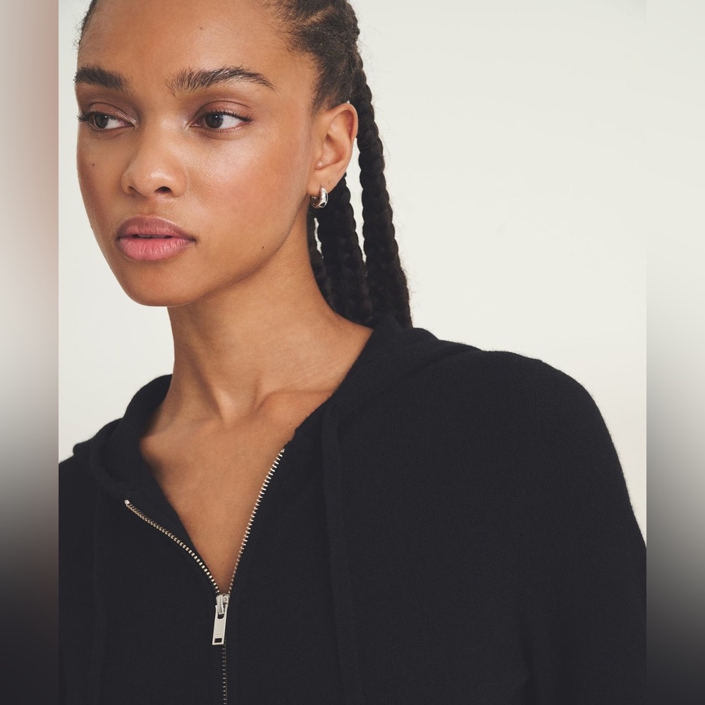 NAADAM - Signature Cashmere Cropped Zip Up Hoodie in Black - Picture 4 of 11
